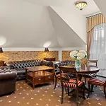 Diament Arsenal Palace Katowice - Хожув