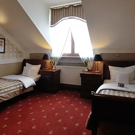 Diament Arsenal Palace Katowice - מלון שורזוב