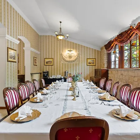 호텔 Diament Arsenal Palace Katowice - 초르조프