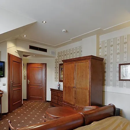 Diament Arsenal Palace Katowice - 4* שורזוב