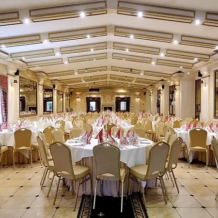 卡托维兹阿森纳宫钻石酒店 - 霍茹夫